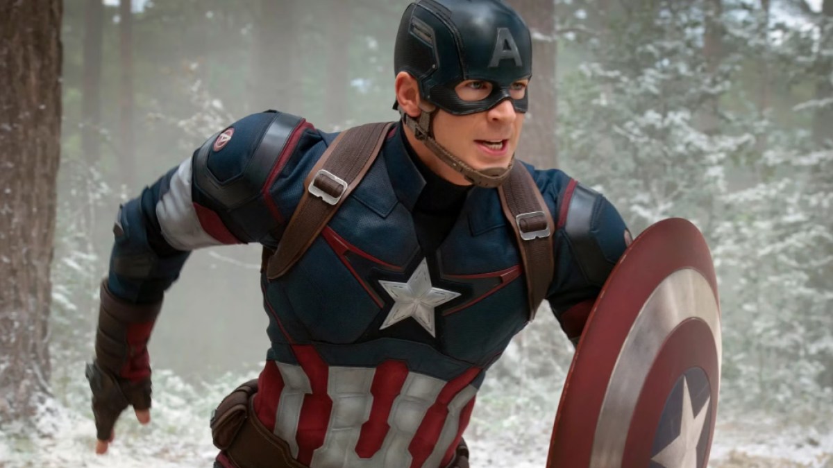 Chris Evans wyjaśnia plotki dotyczące powrotu Steve'a Rogersa do Avengers.
