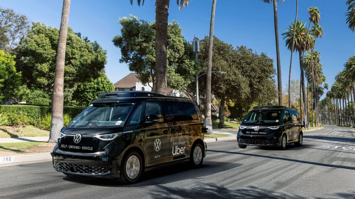 Uber testuje autonomiczne VW ID. Buzz w Los Angeles; publiczne przejazdy do 2026 roku
